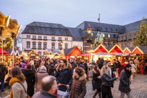 Der Düsseldorfer Weihnachtsmarkt am Rathaus (Bildquelle: Messe Düsseldorf/C.Tillmann)