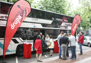 On the occasion of drupa 2016, FabBus "Wolfgang" made a stop at Königsallee ( Photo credit: Messe Düsseldorf/C.Tillmann)