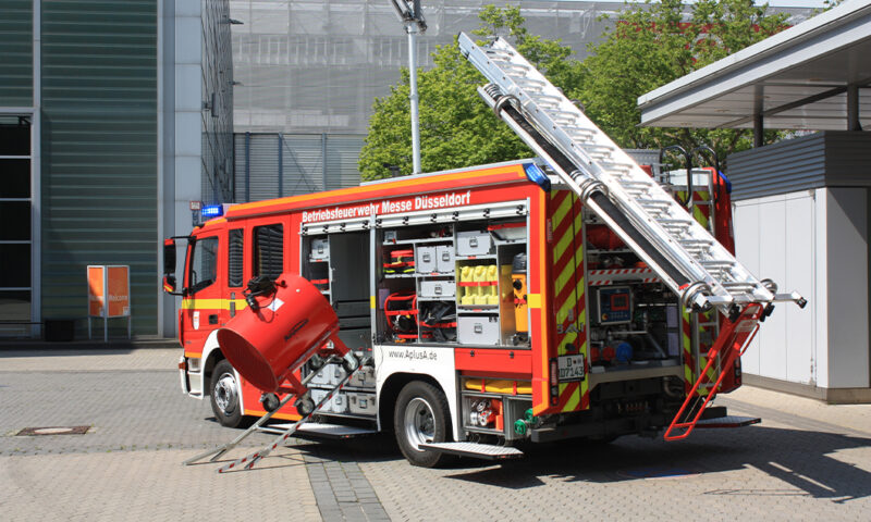 Auf dem Bild ist das Löschfahrzeug der Messe Düsseldorf zu sehen.