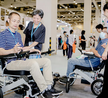 Rollstuhlfahrer auf der REHACARE CHINA