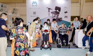 At REHACARE CHINA, visitors eagerly tried out the offered solutions