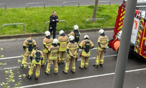 Einige uniformierte Feuerwehrleute der Messe Düsseldorf